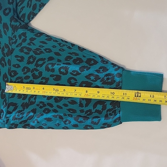 Forever 21 Pullover Sweatshirt Size L - Picture 8 of 8